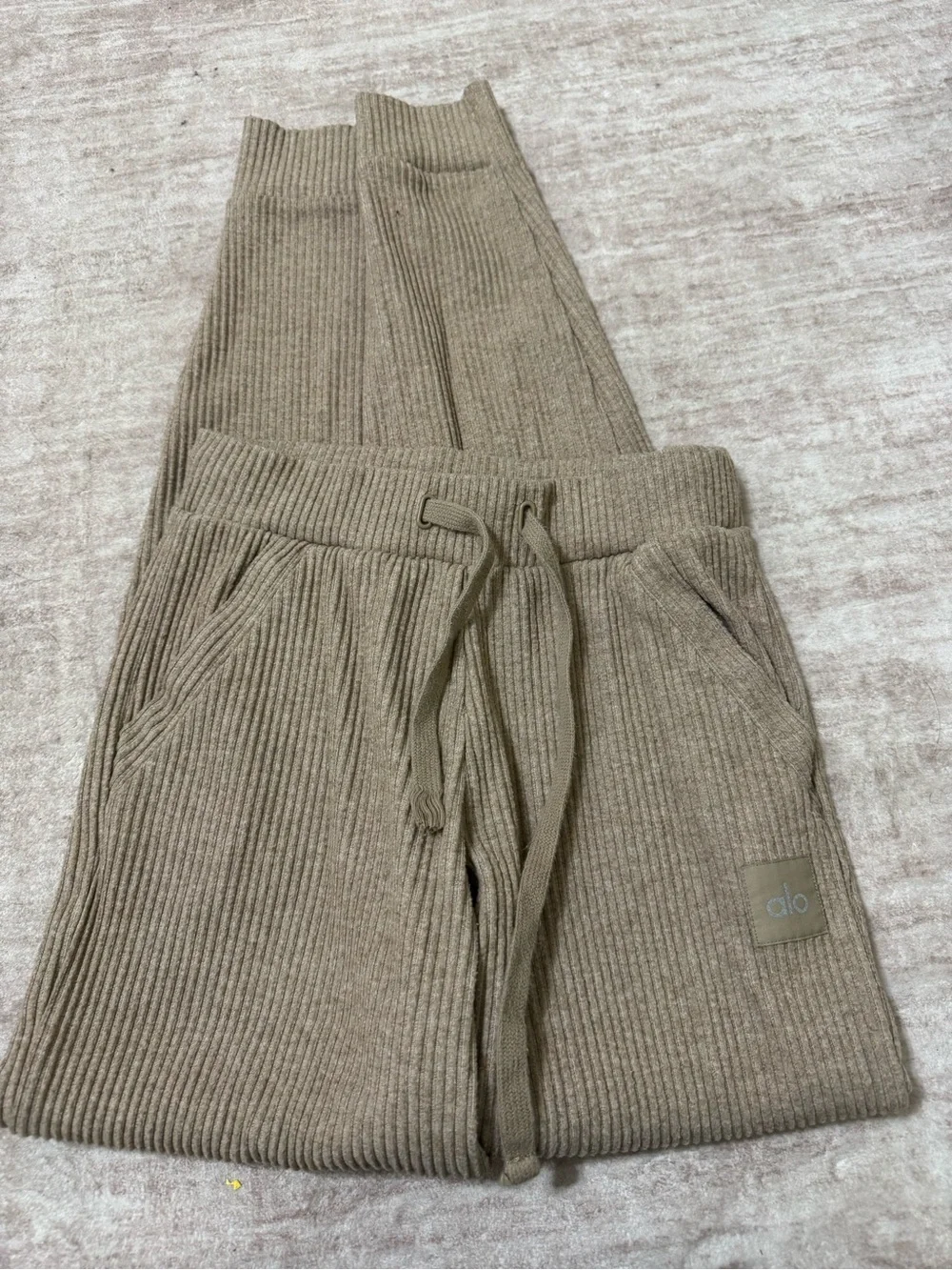 Alo yoga muse sweatpants size xs